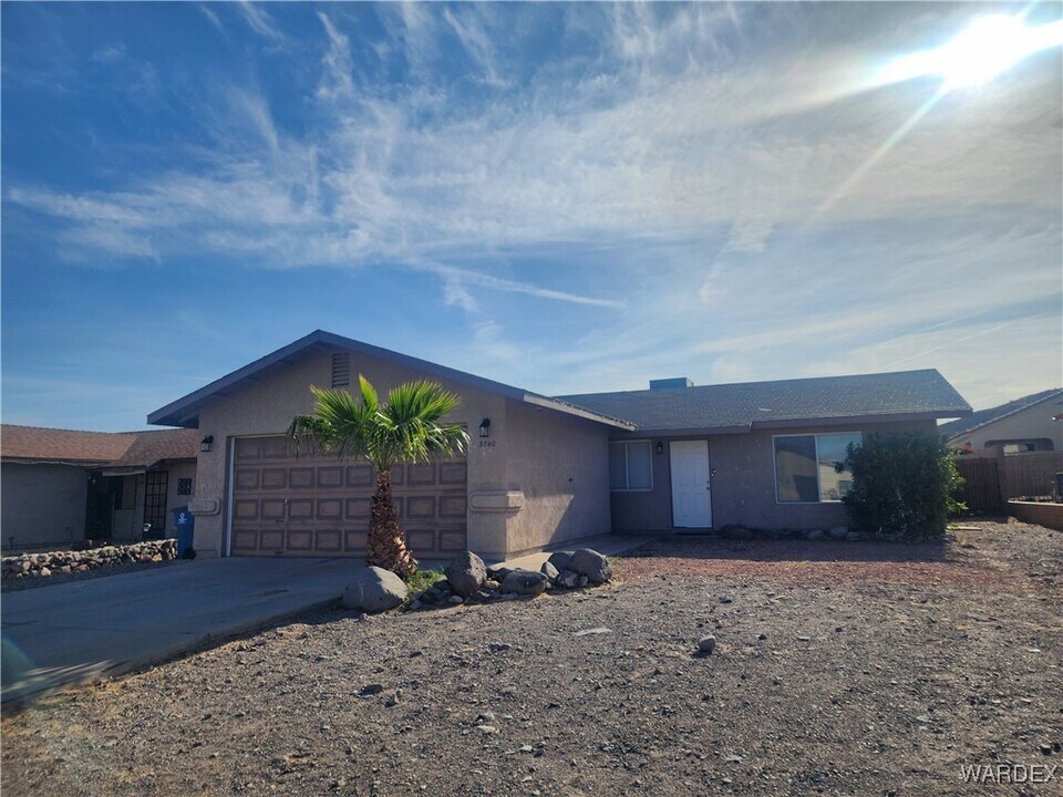 3740 June St in Bullhead City, AZ - Building Photo