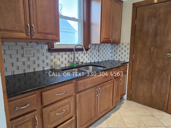 1717 Bedford Ave SW in Canton, OH - Building Photo - Building Photo