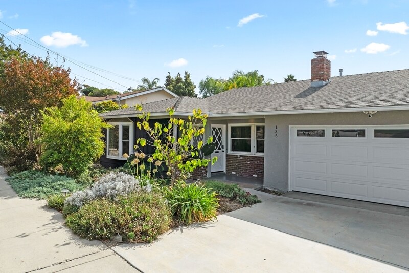 135 N Barnwell St in Oceanside, CA - Foto de edificio