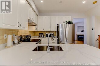 51 Lebovic Dr in Richmond Hill, ON - Building Photo - Building Photo