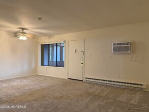 115 Amberly Dr in Englishtown, NJ - Building Photo - Building Photo