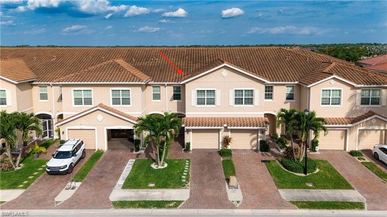 2656 Blossom Wy in Naples, FL - Foto de edificio