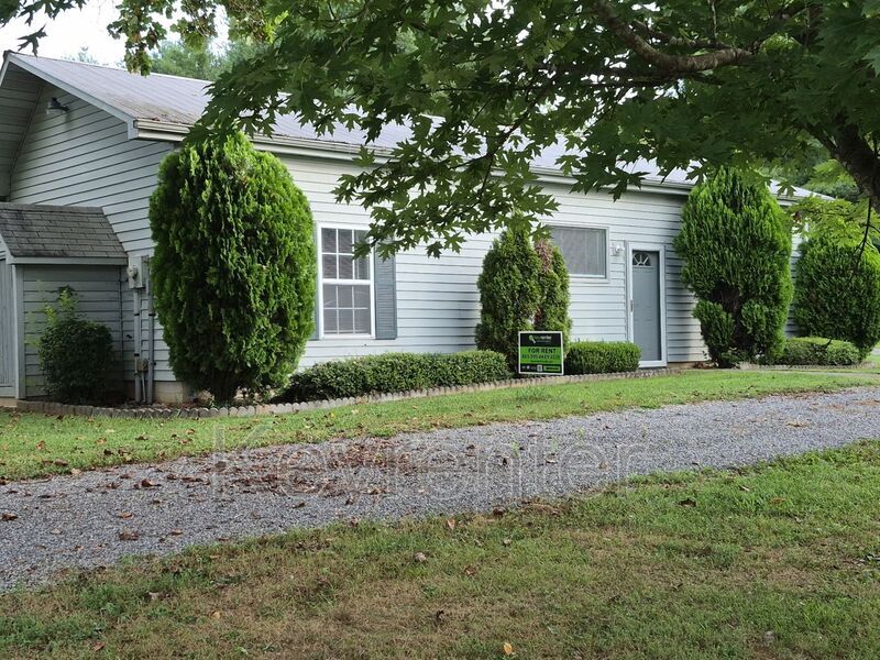 866 Volunteer Dr in Maryville, TN - Building Photo