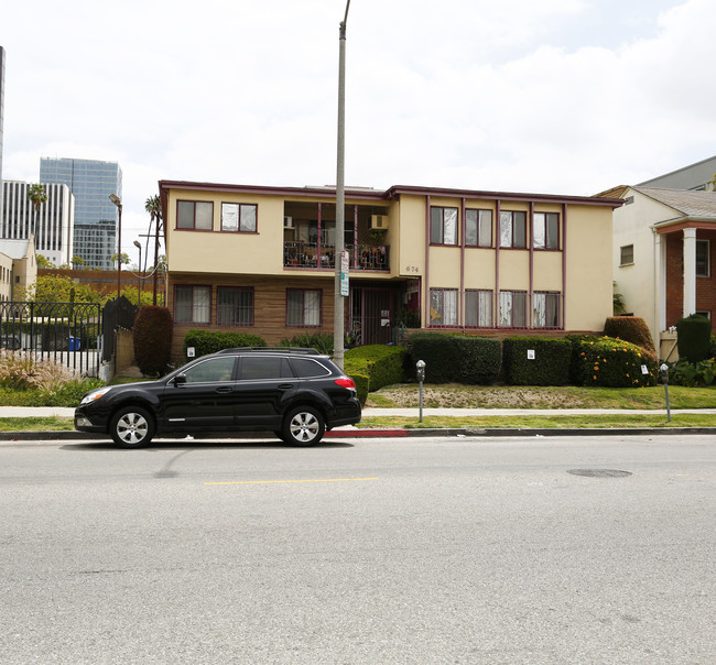 674 S Catalina St in Los Angeles, CA - Building Photo - Building Photo