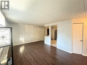 331 Northlake Dr in Waterloo, ON - Building Photo - Building Photo
