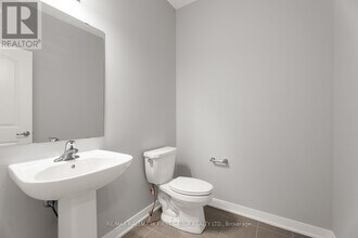 519 Brigatine Ave in Ottawa, ON - Building Photo - Building Photo