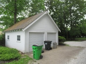 142 E Bridge St in Berea, OH - Building Photo - Building Photo