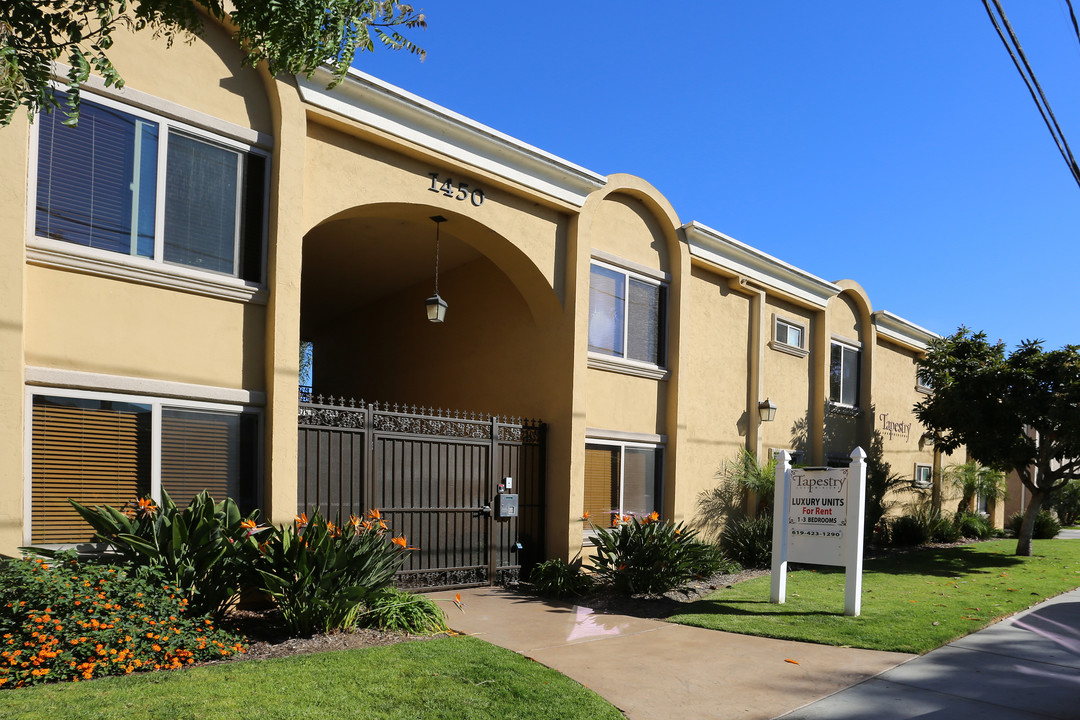 Tapestry Condominiums in Imperial Beach, CA - Foto de edificio