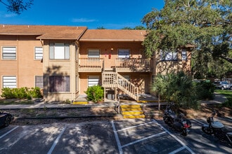 Harbor Oaks Apartments in Hudson, FL - Foto de edificio - Building Photo