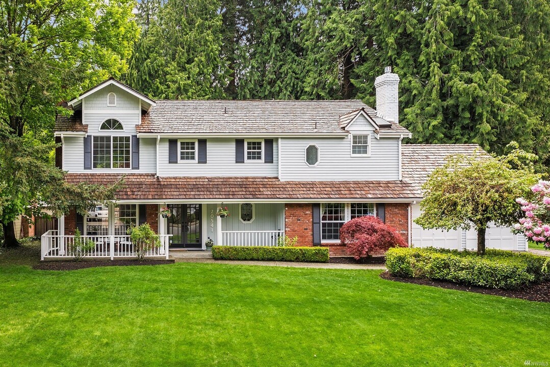 20541 NE 37th Way in Sammamish, WA - Building Photo