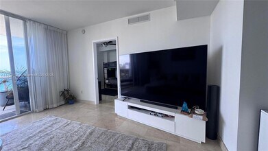 18201 Collins Ave, Unit 1904 in Sunny Isles Beach, FL - Building Photo - Building Photo
