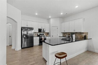 6108 NW Silas St in Bentonville, AR - Foto de edificio - Building Photo