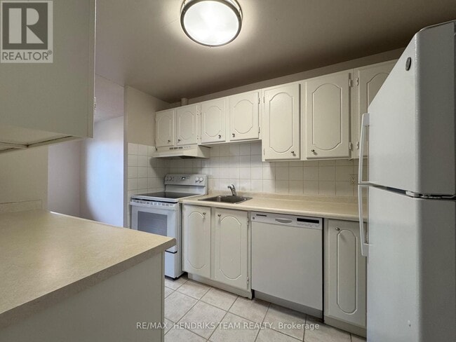 610 Lake St in St Catharines, ON - Building Photo - Building Photo