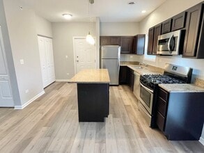 811 E Main St in East Dundee, IL - Building Photo - Building Photo