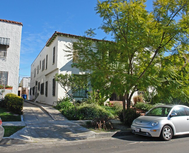 320 N Spaulding Ave in Los Angeles, CA - Foto de edificio - Building Photo