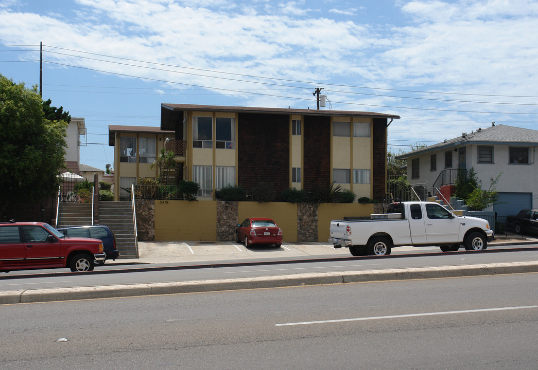 3516 College Ave in San Diego, CA - Foto de edificio