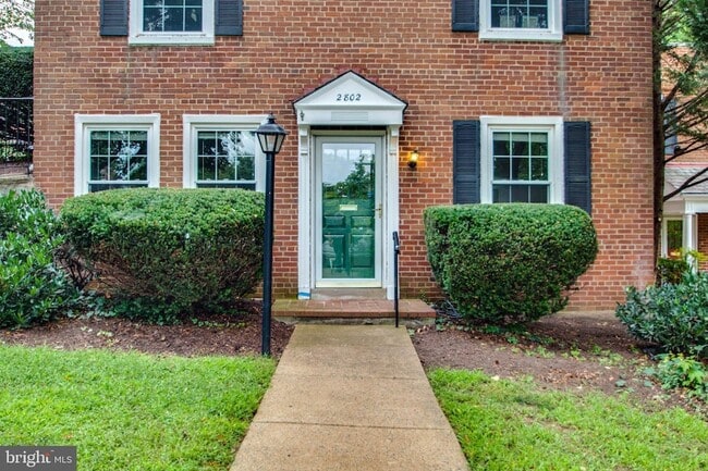 property at 2802 S Abingdon St
