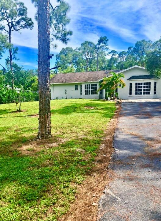 3440 19th Ave SW in Naples, FL - Building Photo