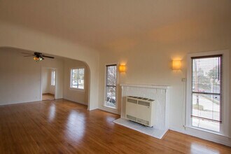 833 E Edgeware Rd, Unit 833 in Los Angeles, CA - Building Photo - Building Photo