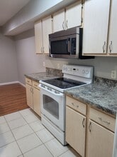 814 Crest Pines Dr, Unit 921 in Orlando, FL - Foto de edificio - Building Photo
