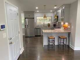 2778 Delowe Dr in Atlanta, GA - Building Photo