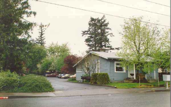 13109-13127 SE Division St in Portland, OR - Building Photo - Building Photo