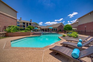 Cross Creek in Plano, TX - Building Photo