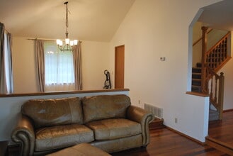 20204 37th Ave W in Lynnwood, WA - Foto de edificio - Building Photo