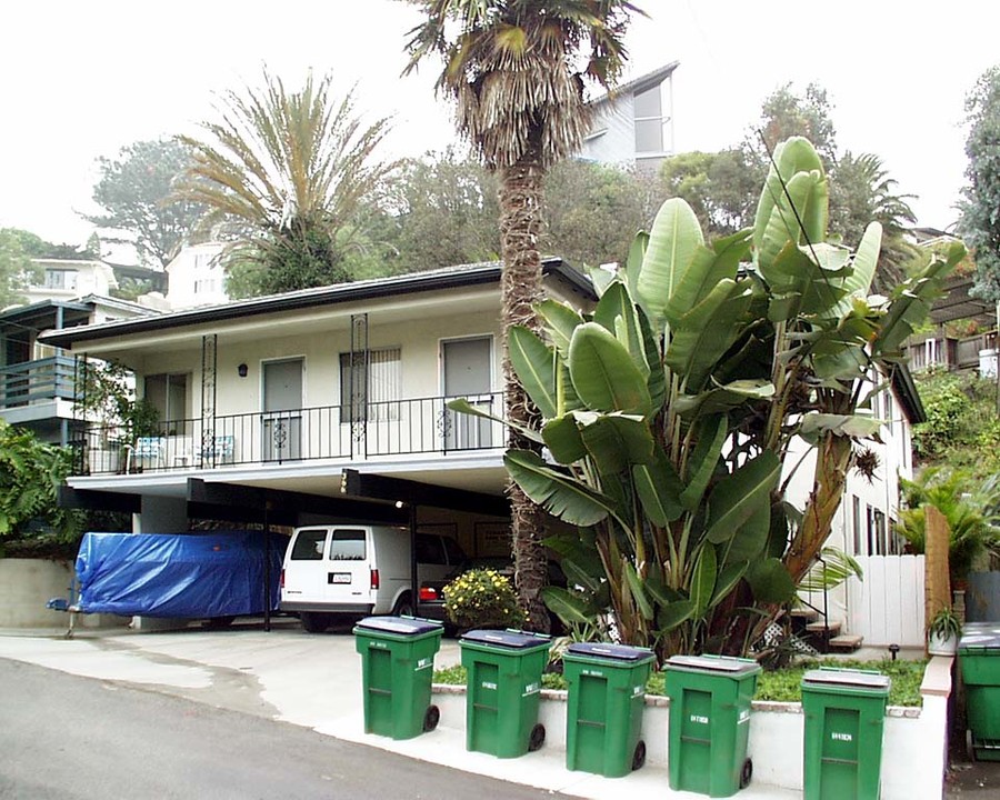 Peek-A-Boo Ocean View in Laguna Beach, CA - Foto de edificio