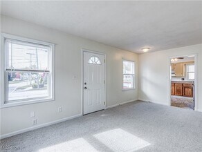 2703 Oakwood Dr in Cuyahoga Falls, OH - Building Photo - Building Photo