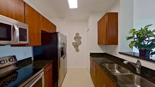 2421 NE 65th St, Unit 22 in Fort Lauderdale, FL - Foto de edificio - Building Photo