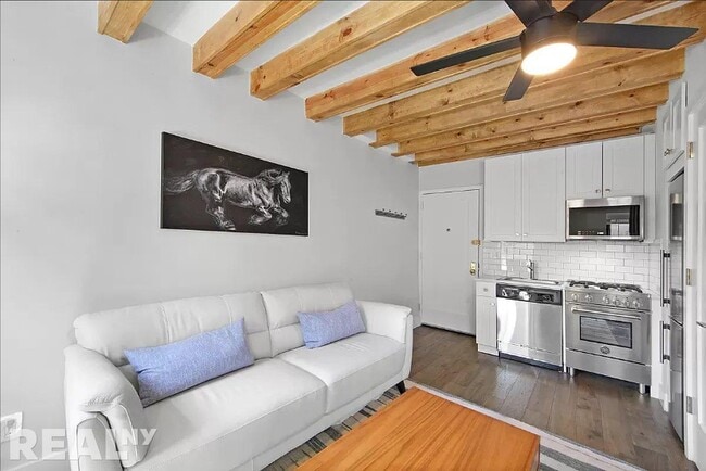 56 Jane St in New York, NY - Building Photo - Building Photo