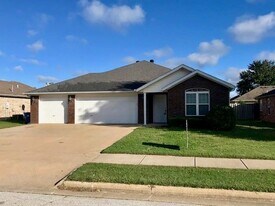 3908 SW Surrey Ave in Bentonville, AR - Building Photo