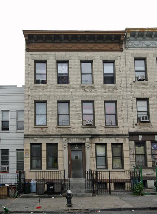 285 Cornelia St in Brooklyn, NY - Foto de edificio