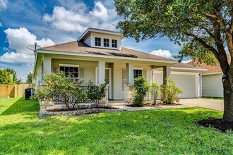 126 Hyltin St in Hutto, TX - Building Photo - Building Photo