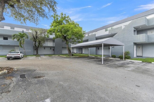 9371 Fontainebleau Blvd
