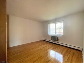 197 N Beverwyck Rd-Unit -20 in Parsippany Troy Hills, NJ - Building Photo - Building Photo