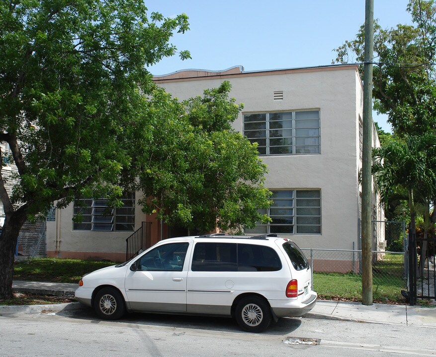 965 SW 4th St in Miami, FL - Building Photo