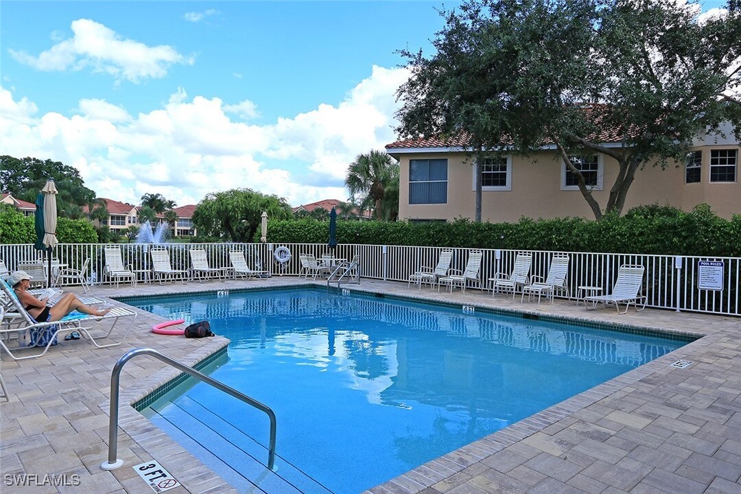 6190 Reserve Cir in Naples, FL - Building Photo