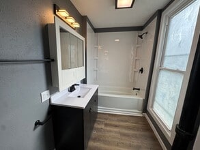 411 N Aldrich St in Geneseo, IL - Building Photo - Building Photo