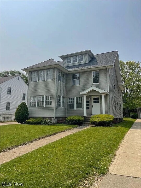 9707 Clifton Blvd in Cleveland, OH - Foto de edificio