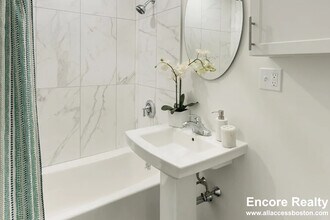 10 Camelot Ct, Unit 10-6K in Boston, MA - Foto de edificio - Building Photo