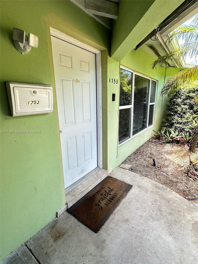 1753 NE 18th St, Unit 1753 in Fort Lauderdale, FL - Building Photo - Building Photo