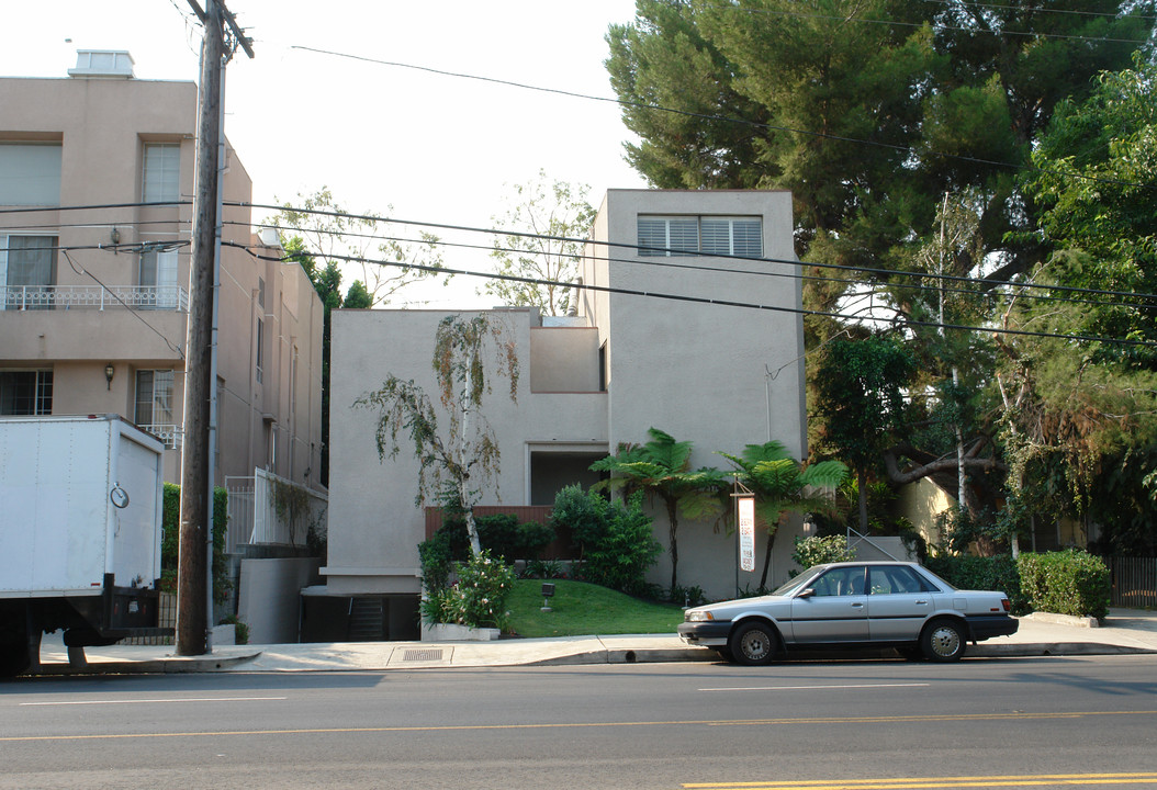 15136 Magnolia Blvd in Sherman Oaks, CA - Building Photo