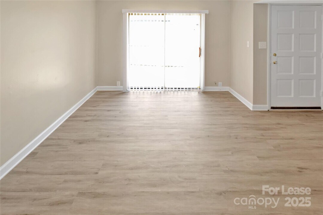 7021 Stonington Ln in Charlotte, NC - Building Photo