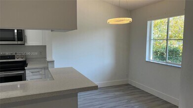 9811 Westview Dr, Unit 922 in Coral Springs, FL - Foto de edificio - Building Photo