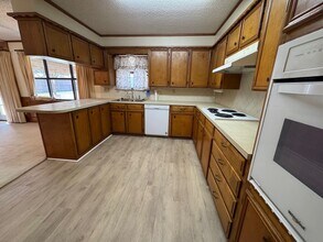 1364 N Dale Ave in Stephenville, TX - Building Photo - Building Photo