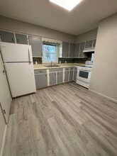 406 N Main St, Unit Unit 2 in Prairie City, IA - Building Photo - Building Photo