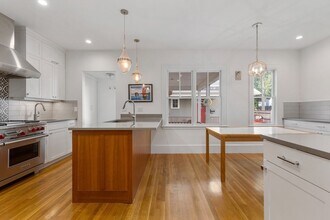 191 Davis Ave in Brookline, MA - Building Photo - Building Photo