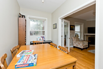 1258 W Cornelia Ave, Unit 1 in Chicago, IL - Foto de edificio - Building Photo
